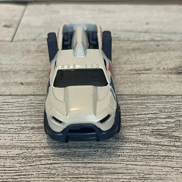 2010 HOT WHEELS DIESEL DUTY TASK FORCE WHITE 1:64 DIECAST 3" POLICE PICKUP TRUCK - Picture 2 of 7